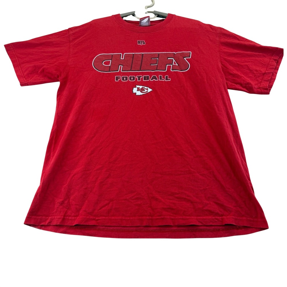 NFL T-Shirt Men L Red Kansas City Chiefs Football Arrowhead Graphic Short Sleeve